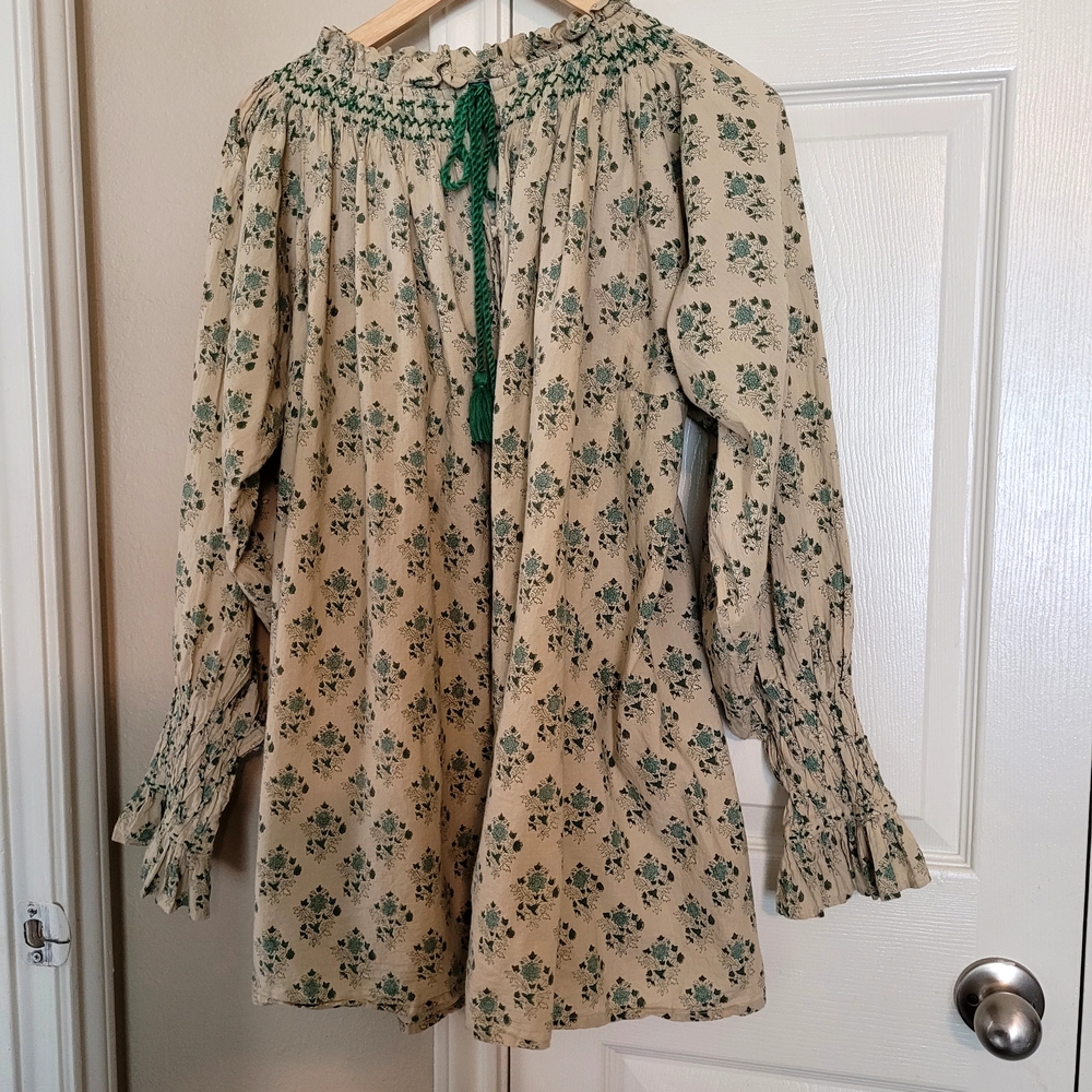 Floral Green Blouse.  NWOT✨️